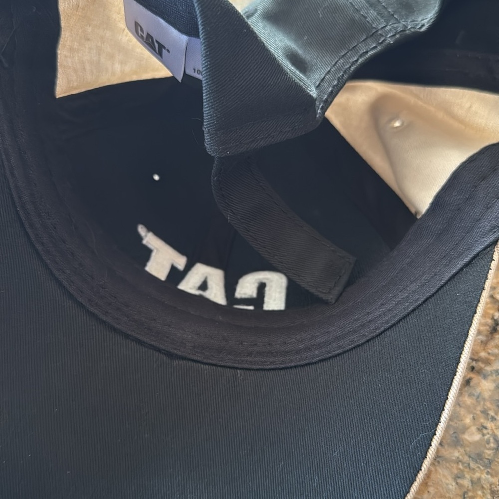 CAT Equipment Embroidered Logo Blk-Tan Adjustable Strap-back Cap - Picture 4 of 7